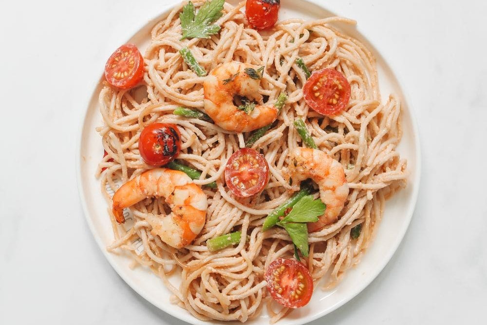 Spaghetti con gamberi e pomodorini.
